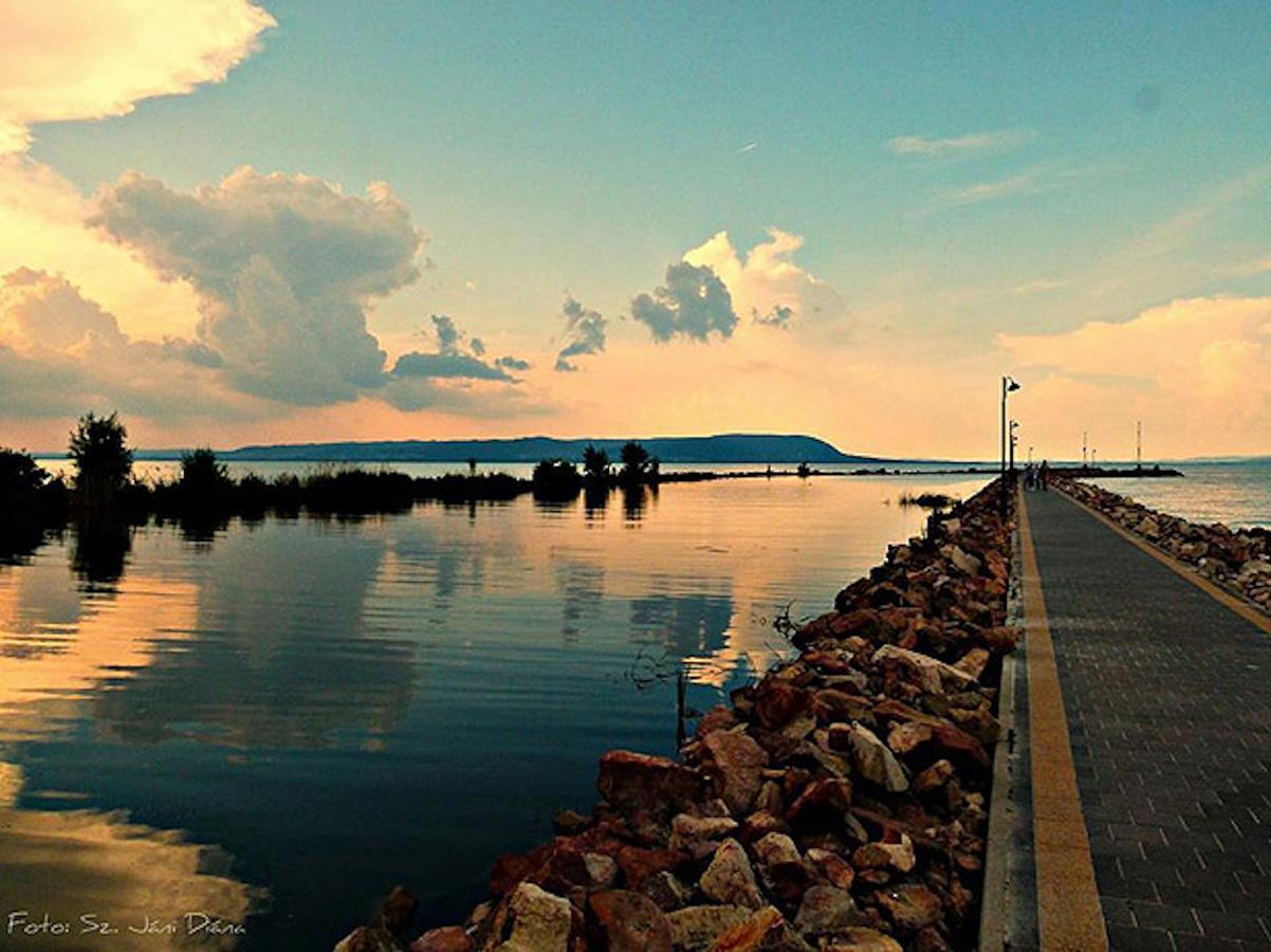 Bed and Breakfast Port Etterem&Panzio Balatonmáriafürdő Exterior foto