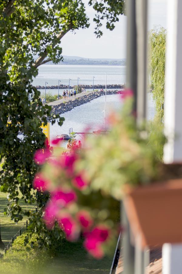 Bed and Breakfast Port Etterem&Panzio Balatonmáriafürdő Exterior foto